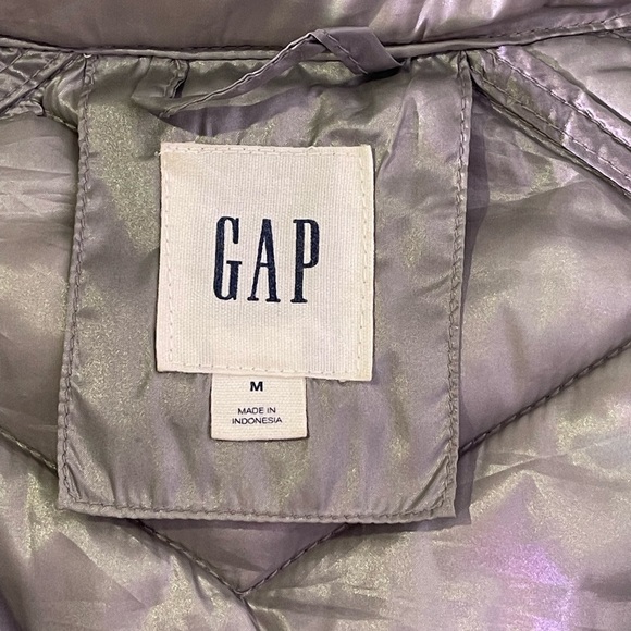 GAP Gray/Silver Primaloft Puffer Vest Size M. Two Front Zipper Pockets. Preloved - Picture 3 of 10